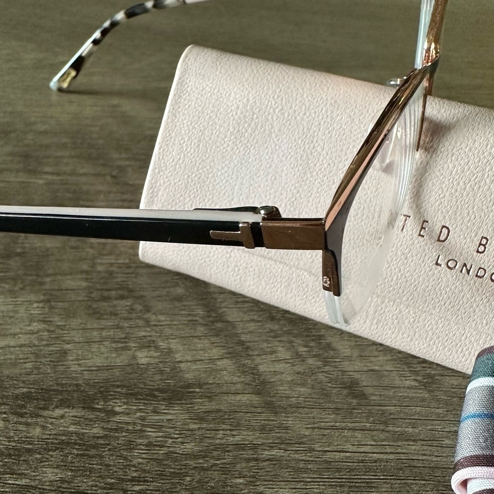TED BAKER Eyeglasses with Case - Picture 3 of 7